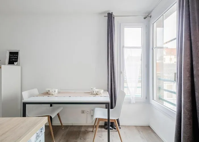 Avec Parking, Clim, Balcon, Proche Tram